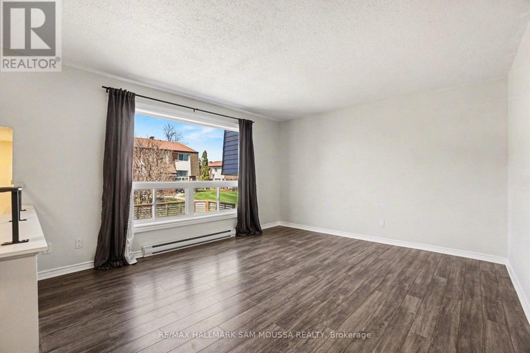 29672531/28c-woodvale-green/craig-henrywoodvale/ottawa/ontario/K2G4H4_10