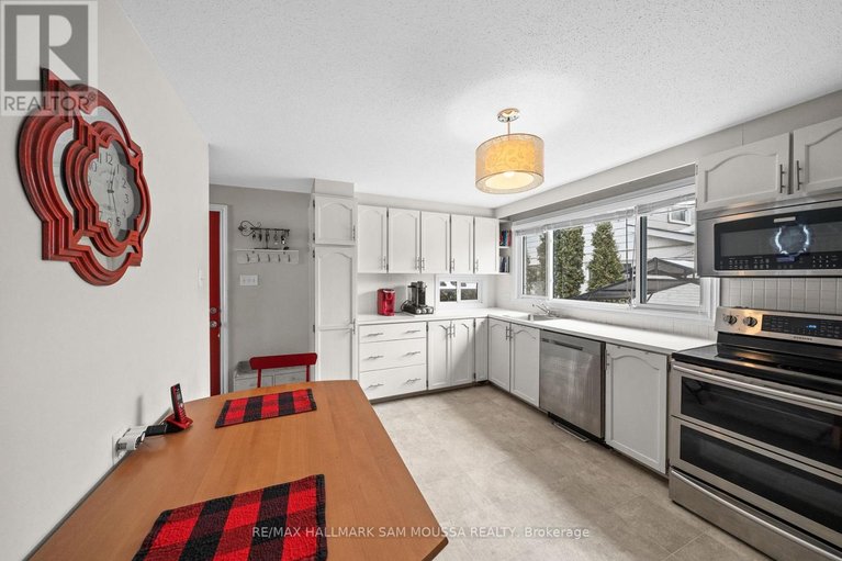 29606720/46-seymour-avenue/borden-farmstewart-farmcarleton-heightsparkwood-hills/ottawa/ontario/K2E6P2_13