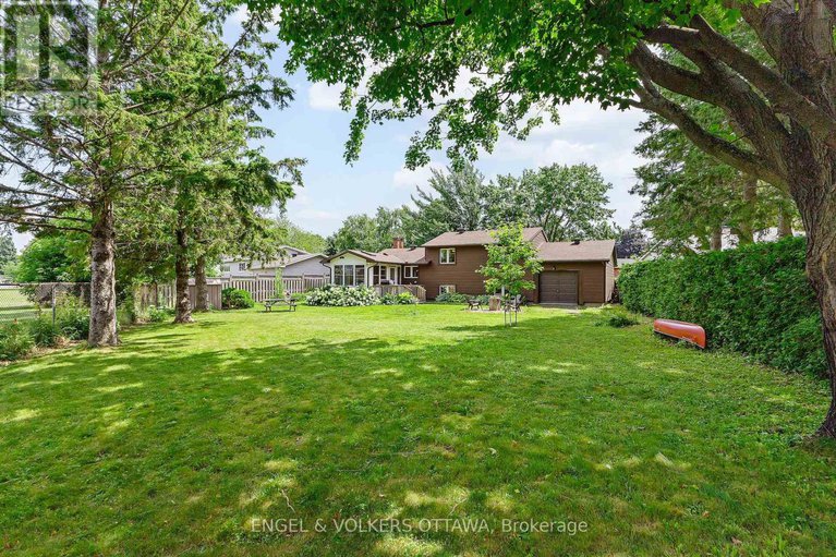 28638772/31-assiniboine-drive/borden-farmstewart-farmcarleton-heightsparkwood-hills/ottawa/ontario/K2E5R8_28