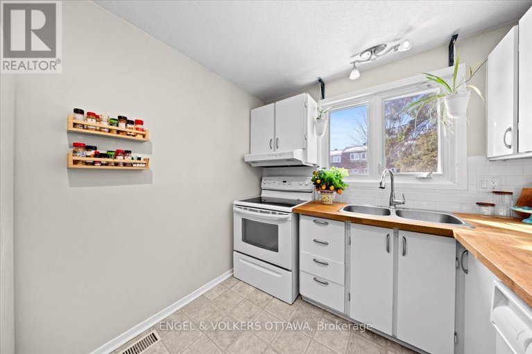 29422354/a-1753-lamoureux-drive/queenswood-heights-south/ottawa/ontario/K1E2N3_5