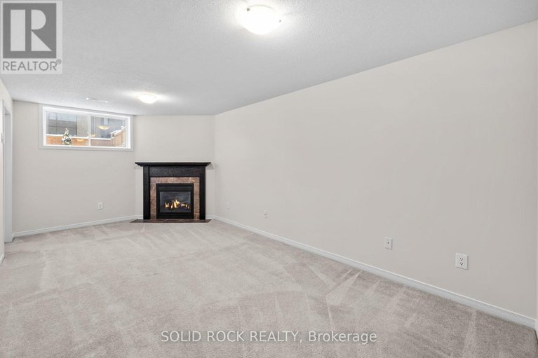 29105498/431-haresfield-court-w/riverside-southgloucester-glen/ottawa/ontario/K4M0B6_20