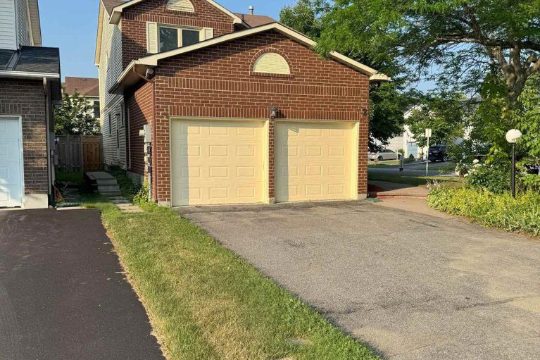 28246282/2-chickasaw-crescent/bridlewood/ottawa/ontario/K2M1M3_1