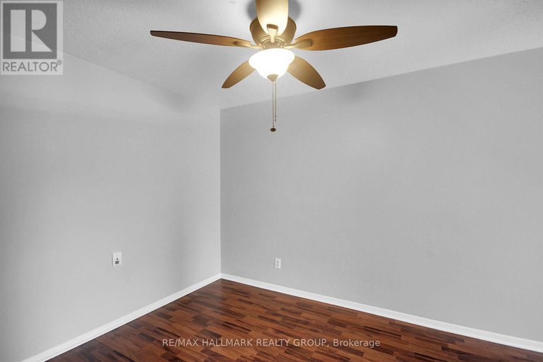 28471405/41-grady-crescent/sheahan-estatestrend-village/ottawa/ontario/K2H5S2_32
