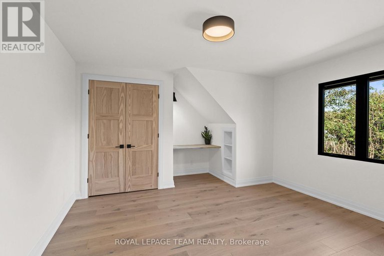 28989052/5575-south-sunset-drive/manotick-long-island-nicholls-island/ottawa/ontario/K4M1J4_33
