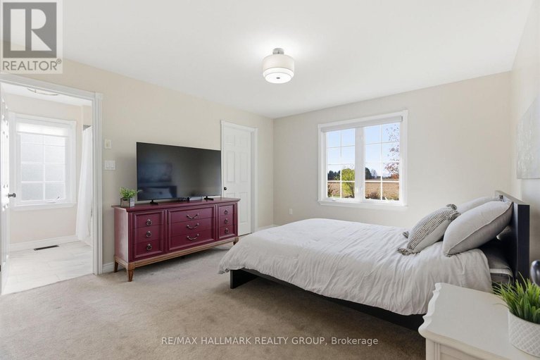 29042436/54-christie-lane/winchester/north-dundas/ontario/K0C2K0_17