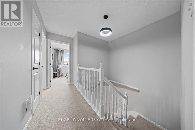 28652467/107-redpath-drive/pheasant-run/ottawa/ontario/K2G6K4_21