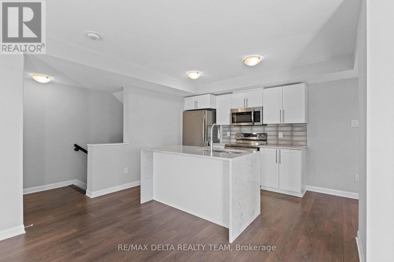 29442240/a-706-amberwing-private/avalon-west/ottawa/ontario/K4A5H5_7