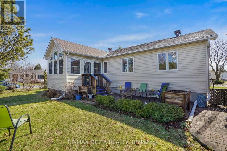 29633176/48-stephens-street/vankleek-hill/champlain/ontario/K0B1R0_35