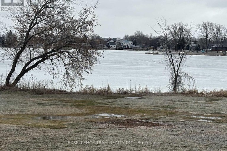 29464236/220-kenyon-street/alexandria/north-glengarry/ontario/K0C1A0_30