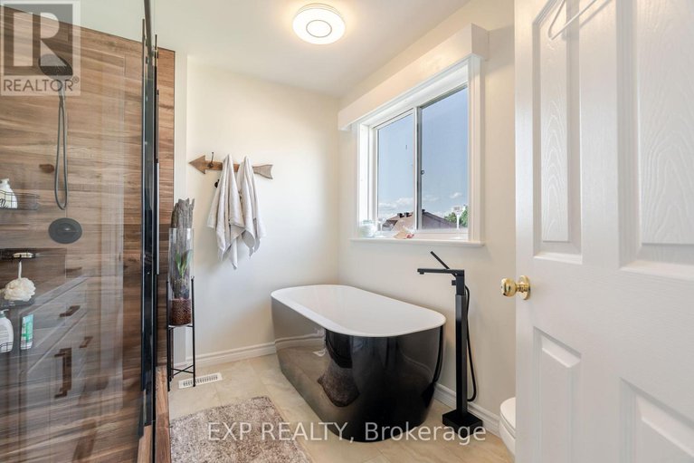28562164/97-castle-glen-crescent/glencairnhazeldean/ottawa/ontario/K2L4G9_35