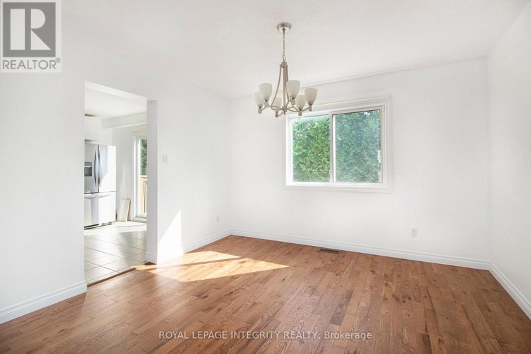 28422244/2044-wildflower-drive/queenswood-heights-south/ottawa/ontario/K1E3R5_6