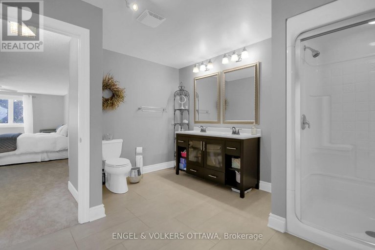 29119545/5593-whitewood-avenue-s/manotick-village-manotick-estates/ottawa/ontario/K4M1E1_16