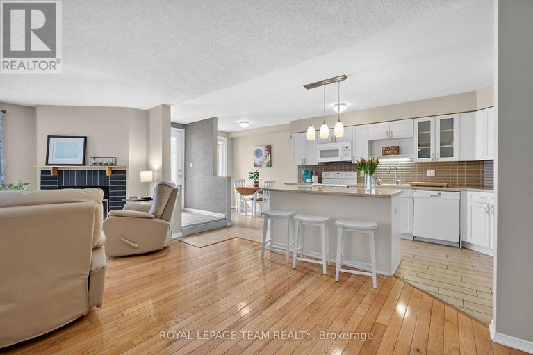 29521537/202a-62-donald-street/overbrook/ottawa/ontario/K1K1N2_16