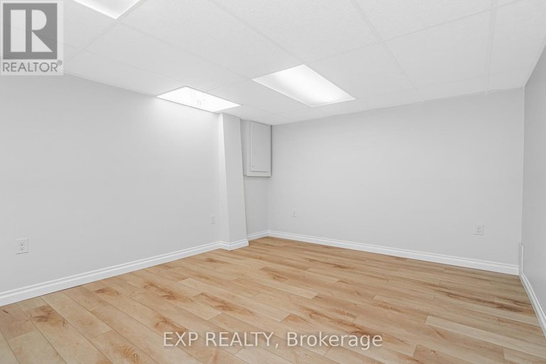 28799326/6084a-vineyard-drive/convent-glen/ottawa/ontario/K1C2M5_36