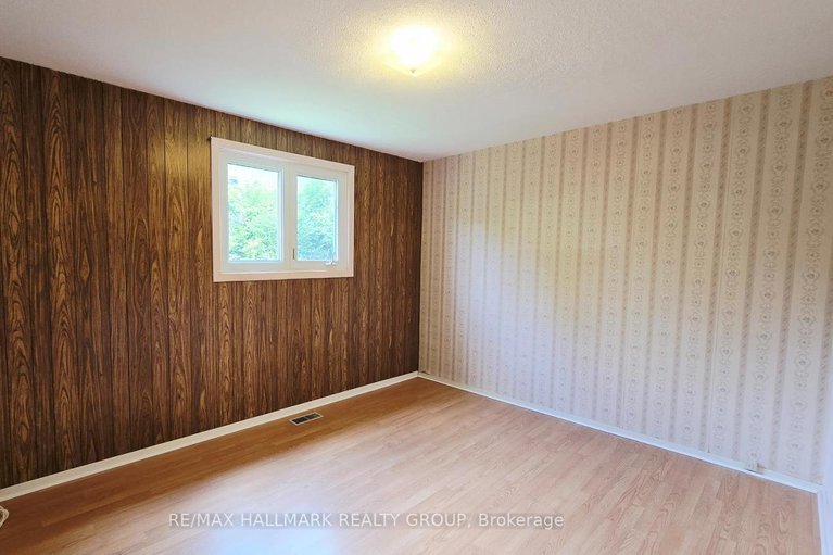 28608345/2923-ahearn-avenue/britannia/ottawa/ontario/K2B7A1_17