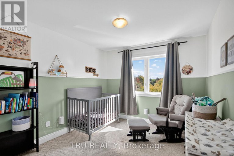 29412687/2642-palings-private/emerald-woodssawmill-creek/ottawa/ontario/K1T4A4_32