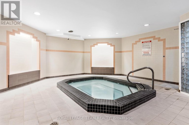 28484089/1111-2759-carousel-crescent/emerald-woodssawmill-creek/ottawa/ontario/K1T2N5_22
