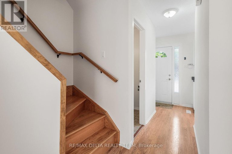 28607789/20-2000-falkirk-crescent/blackburn-hamlet-south/ottawa/ontario/K1B4Y7_12