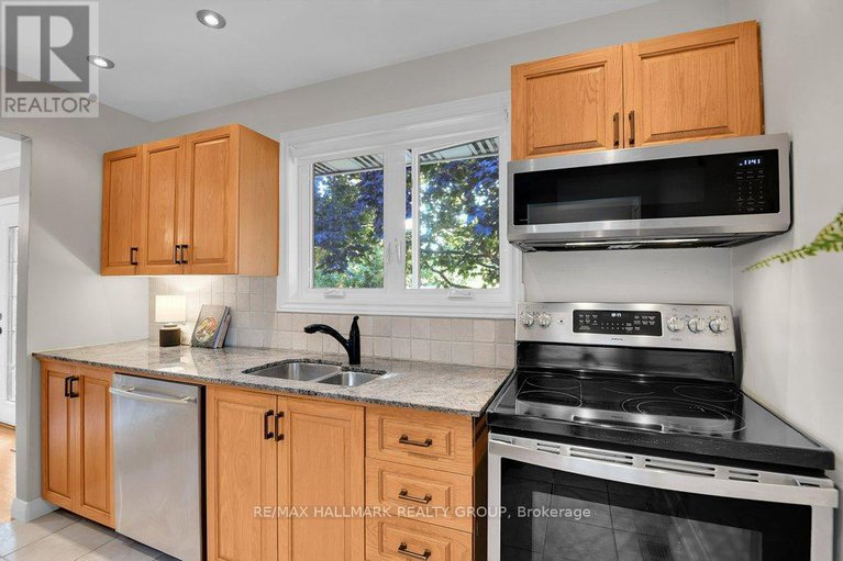 28891656/14-roundhay-drive/manordale/ottawa/ontario/K2G1B5_15