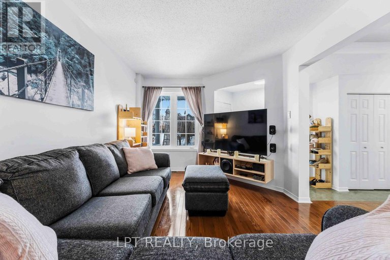 29289420/1549-senateurs-way/fallingbrookpineridge/ottawa/ontario/K4A4A2_4