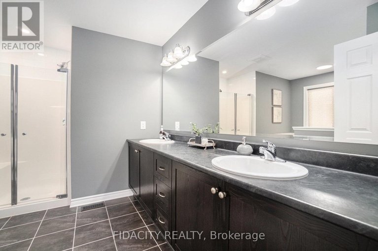 29627307/121-bandelier-way/stittsville-north/ottawa/ontario/K2S0C2_17