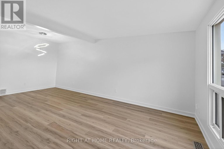 29027460/2311-stonehedge-crescent/pineview/ottawa/ontario/K1B4N7_8