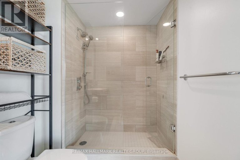 28842721/penthouse-804-360-mcleod-street/ottawa-centre/ottawa/ontario/K2P1A9_23
