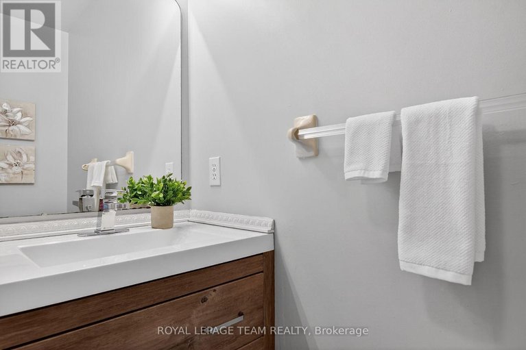 29460136/21-baton-court/katimavik/ottawa/ontario/K2L4C8_25