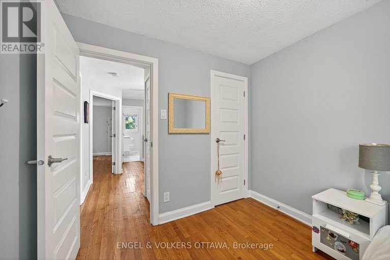 28835292/557-roosevelt-avenue/mckellarhighland/ottawa/ontario/K2A2A2_25