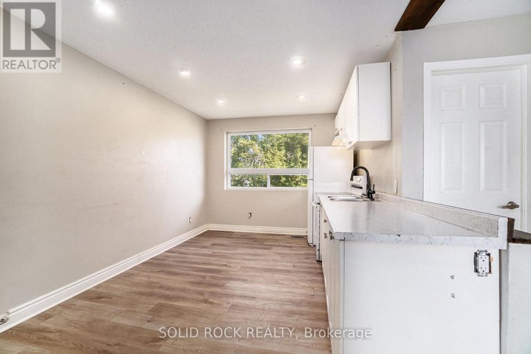 28813427/1432-leigh-crescent/carson-grove/ottawa/ontario/K1J8E4_13