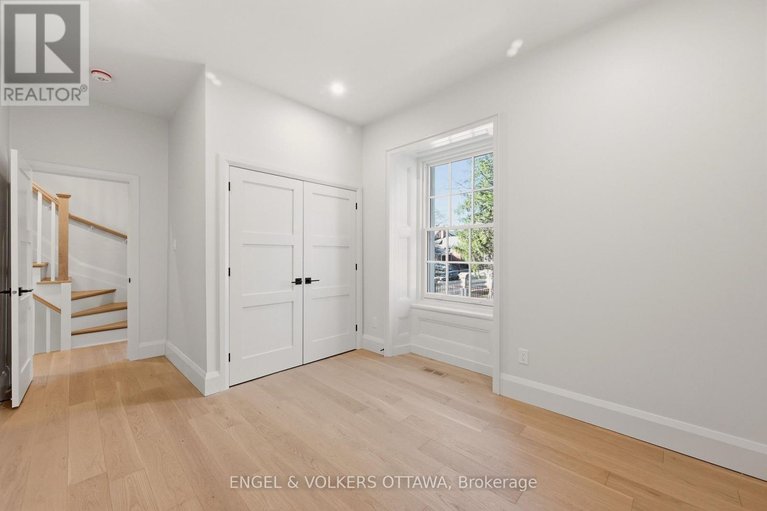 29649230/35-mackay-street/new-edinburgh/ottawa/ontario/K1M2B2_36