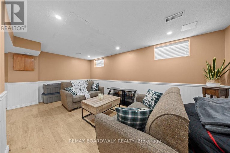 29372610/2285-cecile-crescent/town-of-rockland/clarence-rockland/ontario/K4K1S2_37