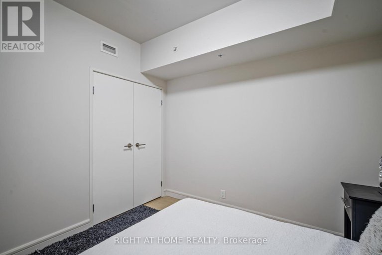 28511059/911-555-anand-private/riverside-park-south/ottawa/ontario/K1V2R7_31