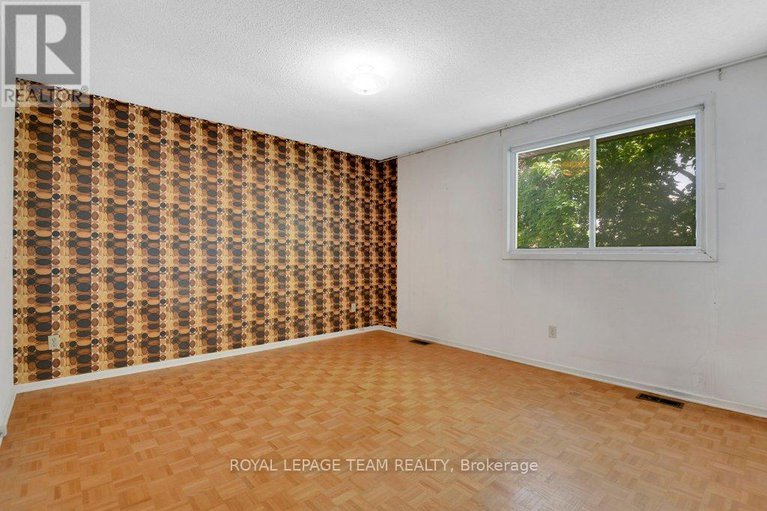 28515149/16-keewatin-crescent/borden-farmstewart-farmcarleton-heightsparkwood-hills/ottawa/ontario/K2E6Z1_22