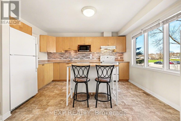 29666141/8-barnaby-private/overbrookcastle-heights/ottawa/ontario/K1K4S4_15