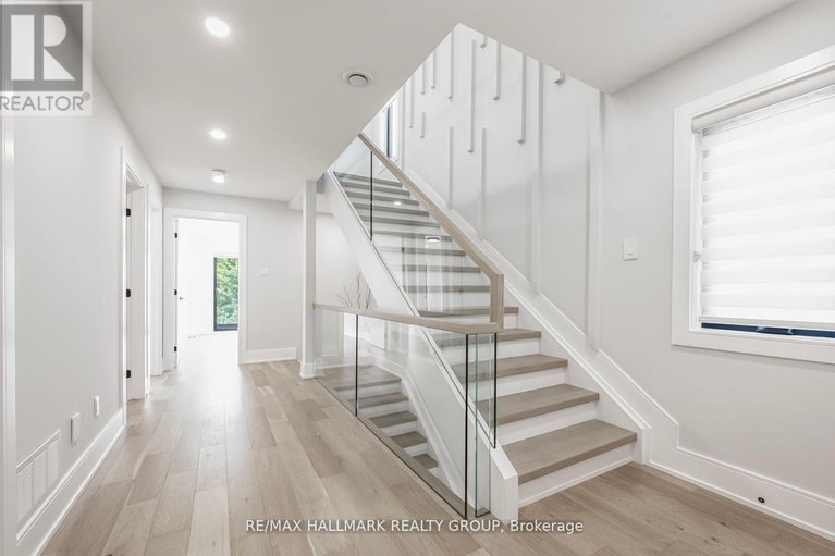 28666253/185-carleton-avenue/ottawa-westtunneys-pasture/ottawa/ontario/K1Y0J5_24