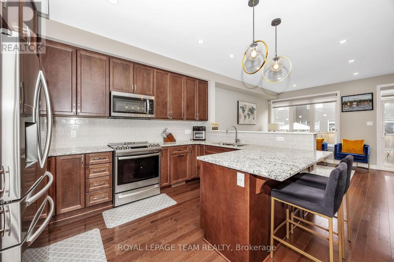 28564716/526-edenwylde-drive/remainder-of-stittsville-area/ottawa/ontario/K2S2K4_7