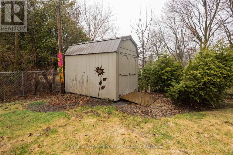 29632412/11-peter-street/maxville/north-glengarry/ontario/K0C1T0_41