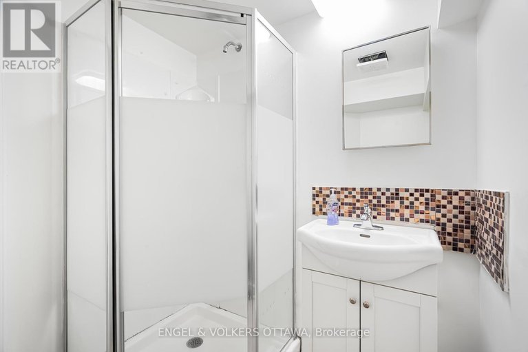 28917189/933-greenbriar-avenue/carleton-heights/ottawa/ontario/K2C0J8_35