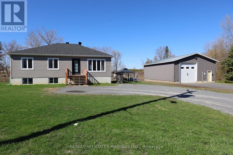 29444541/6769-st-polycarp-street/moose-creek/north-stormont/ontario/K0C1W0_2