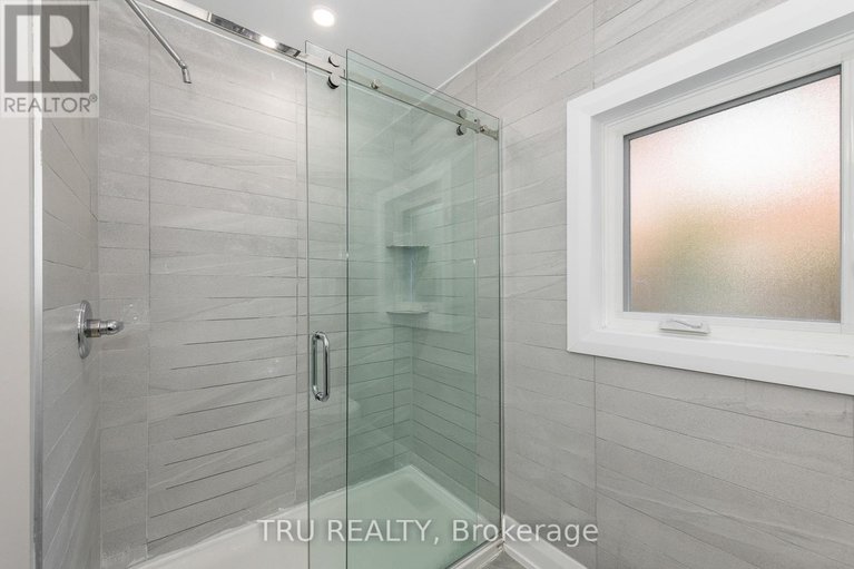 28892803/381-north-river-road/vanier/ottawa/ontario/K1L8C3_16