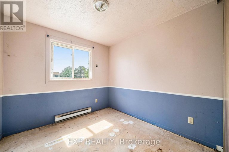 28577160/4e-39-woodvale-green/craig-henrywoodvale/ottawa/ontario/K2G4G8_15