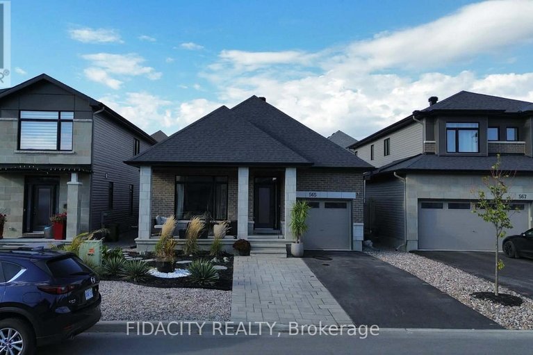 29629373/565-bobolink-ridge/stittsville-south/ottawa/ontario/K2S2P4_30