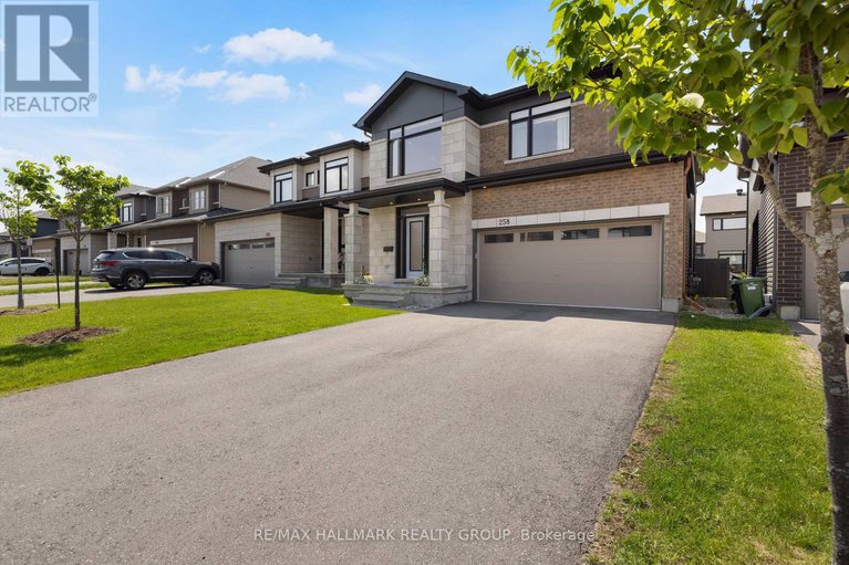 28477772/258-fountainhead-drive/mer-bleuebradley-estatesanderson-park/ottawa/ontario/K1W0H4_2