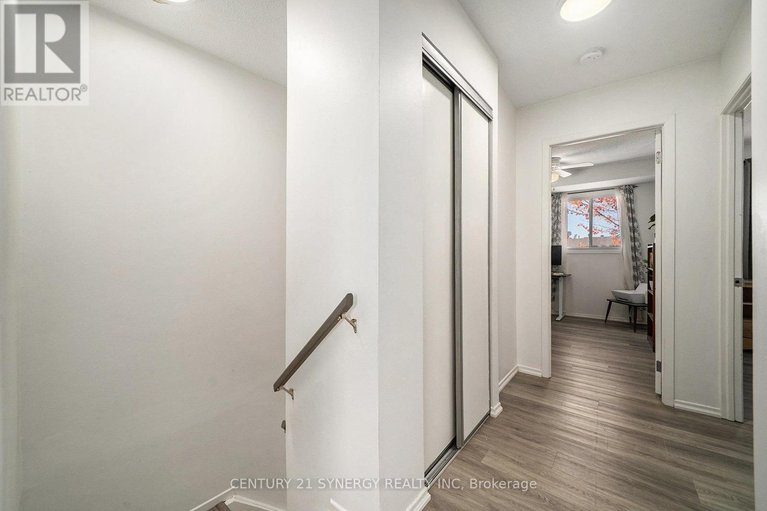 29132442/46-7-glencoe-street/arlington-woods/ottawa/ontario/K2H8S5_15