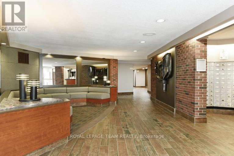 28289249/706-20-chesterton-drive/borden-farmstewart-farmcarleton-heightsparkwood-hills/ottawa/ontario/K2E6Z7_19