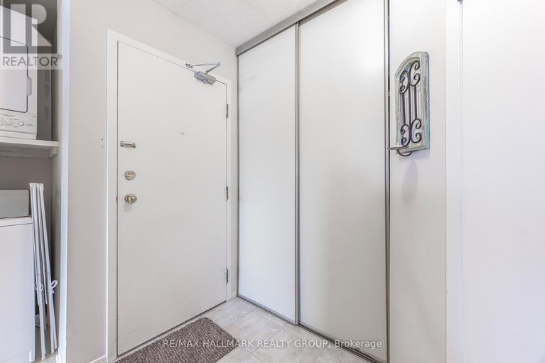 29371186/302-318-lorry-greenberg-drive/hunt-club-parkgreenboro/ottawa/ontario/K1T2R5_8