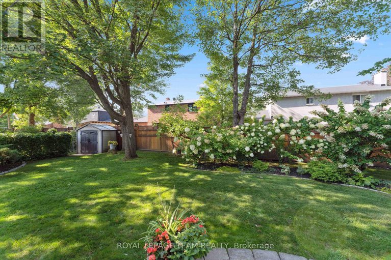 28136010/5-erinlea-court/pineglencountry-place/ottawa/ontario/K2E7C8_46
