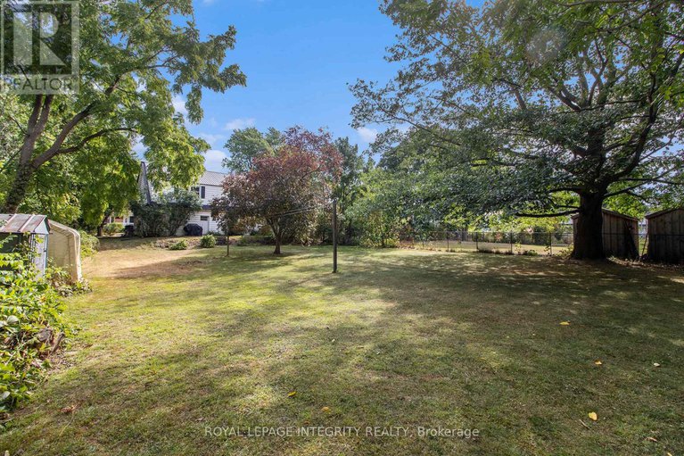 28820811/484-whitney-street/winchester/north-dundas/ontario/K0C2K0_32