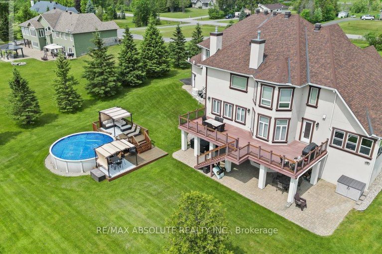 28246473/124-biltmore-crescent/btwn-franktown-rd-fallowfield-rd/ottawa/ontario/K2S2C6_5